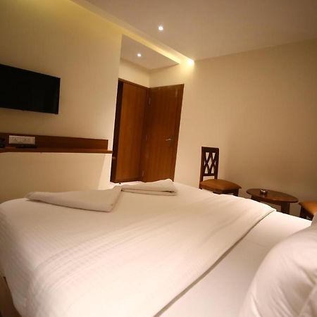 Hotel Dream Residency ナビムンバイ エクステリア 写真